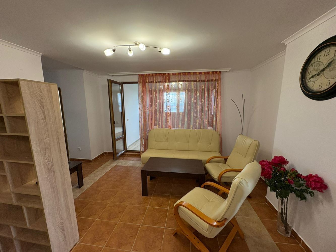 Поморие - просторен тристаен апартамент на първа линия с морска гледка, ниска такса поддръжка 