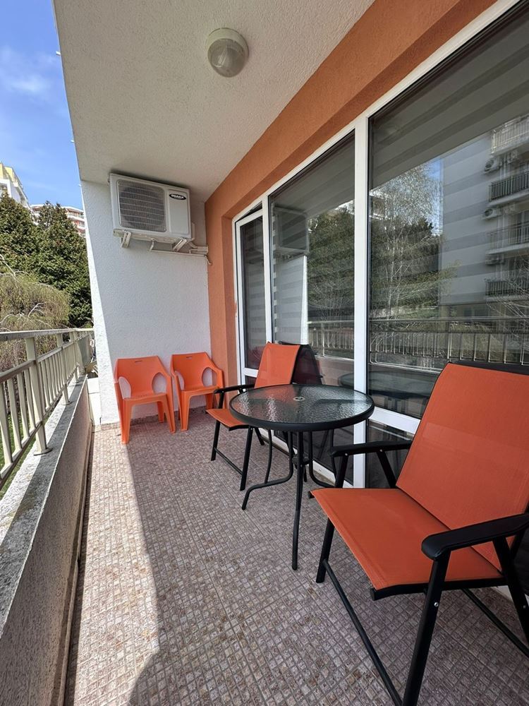 Двустаен апартамент с частична морска гледка в Св. Влас – обзаведен, след ремонт, в луксозен затворен комплекс