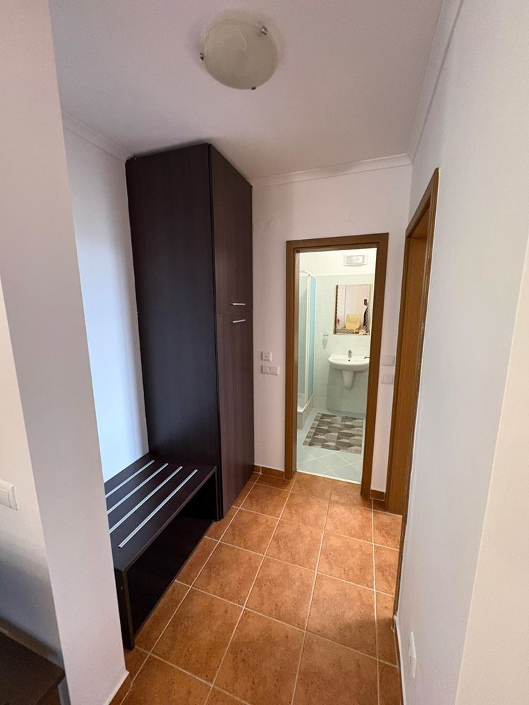 Поморие - просторен тристаен апартамент на първа линия с морска гледка, ниска такса поддръжка 