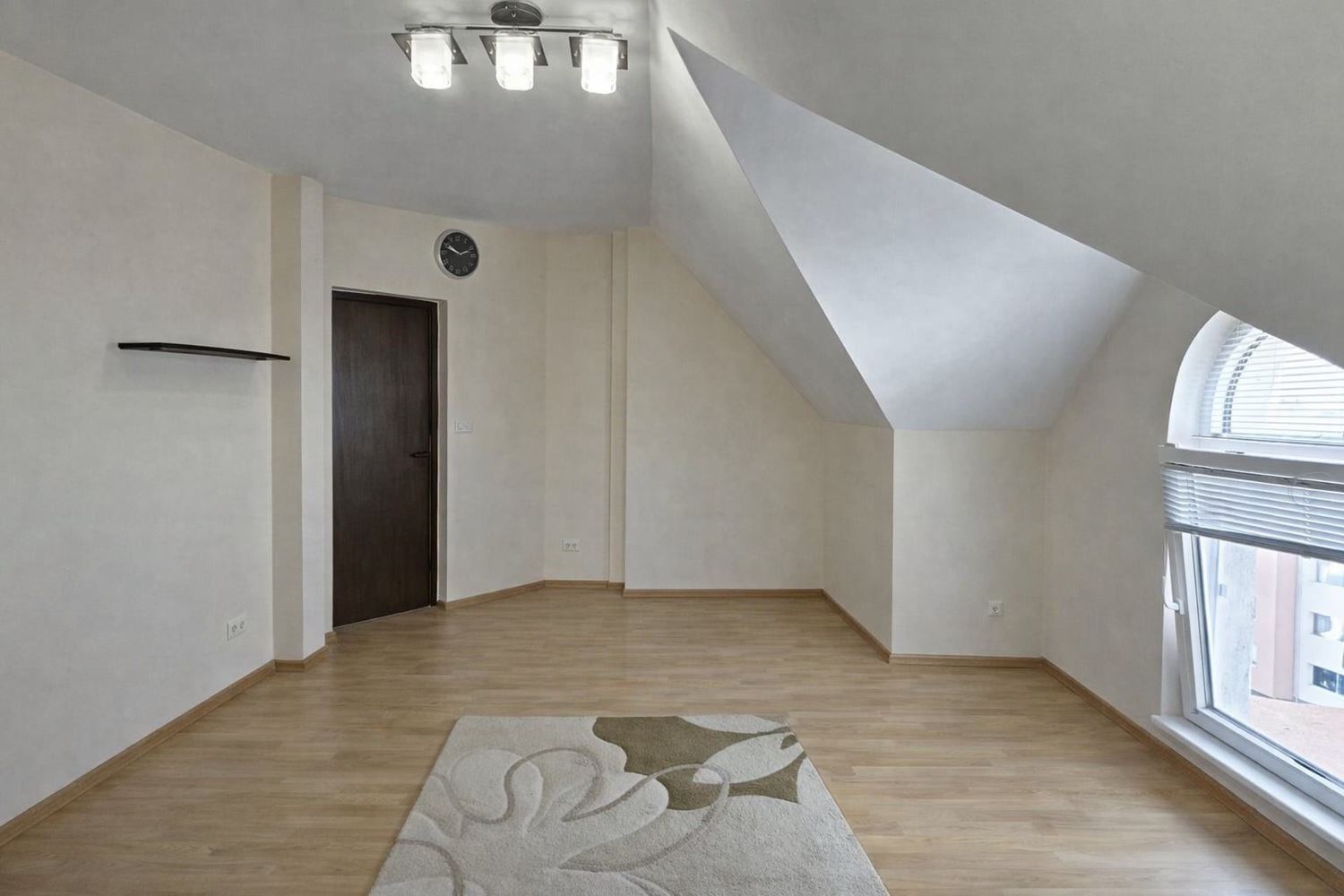 Просторен двустаен апартамент с панорамна гледка към солниците и морето в гр. Поморие