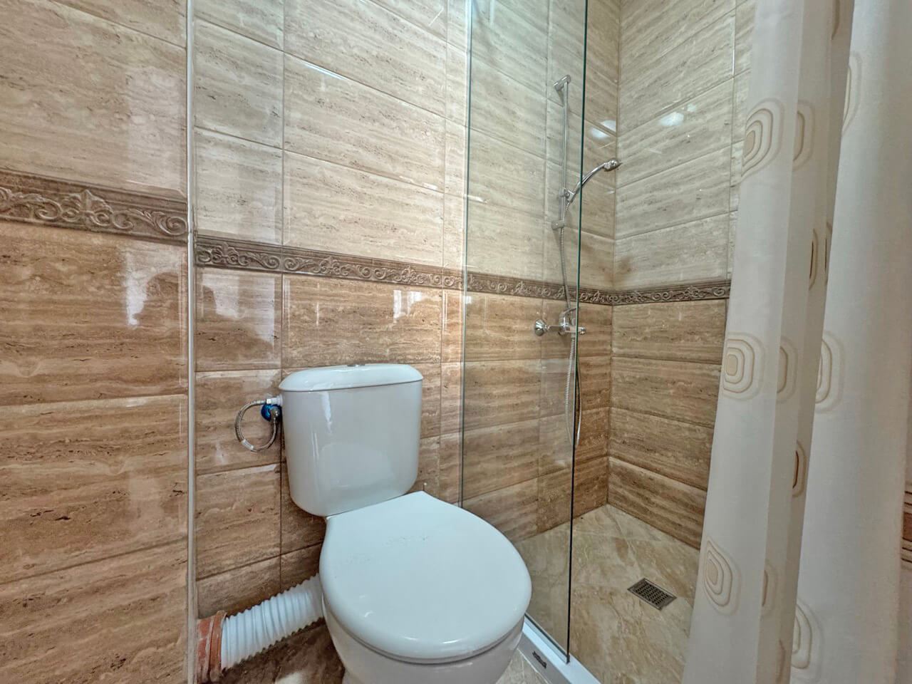 Светло студио в луксозен комплекс – прекрасен уют край басейна