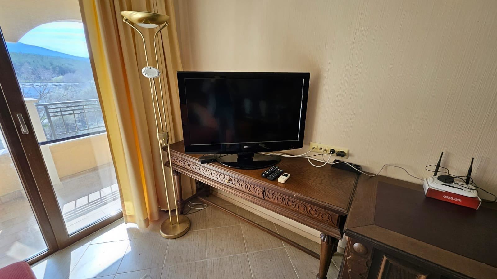 Просторен двустаен апартамент на първа линия море в Царево с пълно обзавеждане