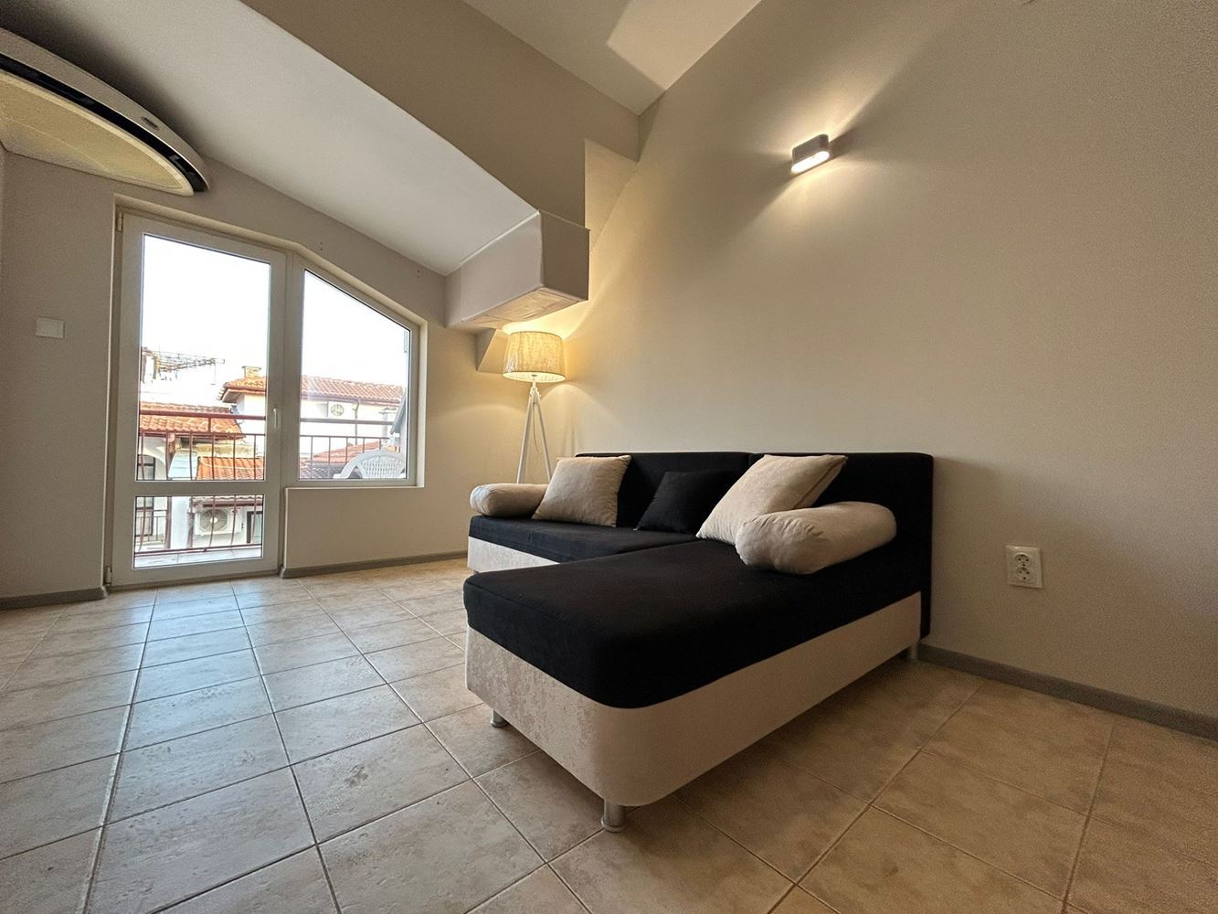 Просторен тристаен апартамент в Свети Влас сред зеленина
