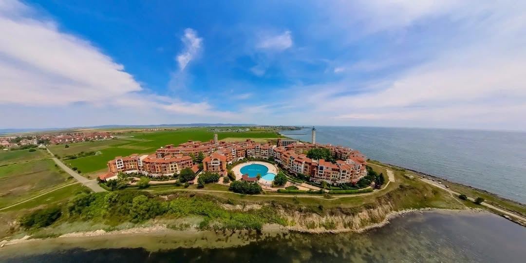 Просторно студио с морска гледка в престижен комплекс в Ахелой