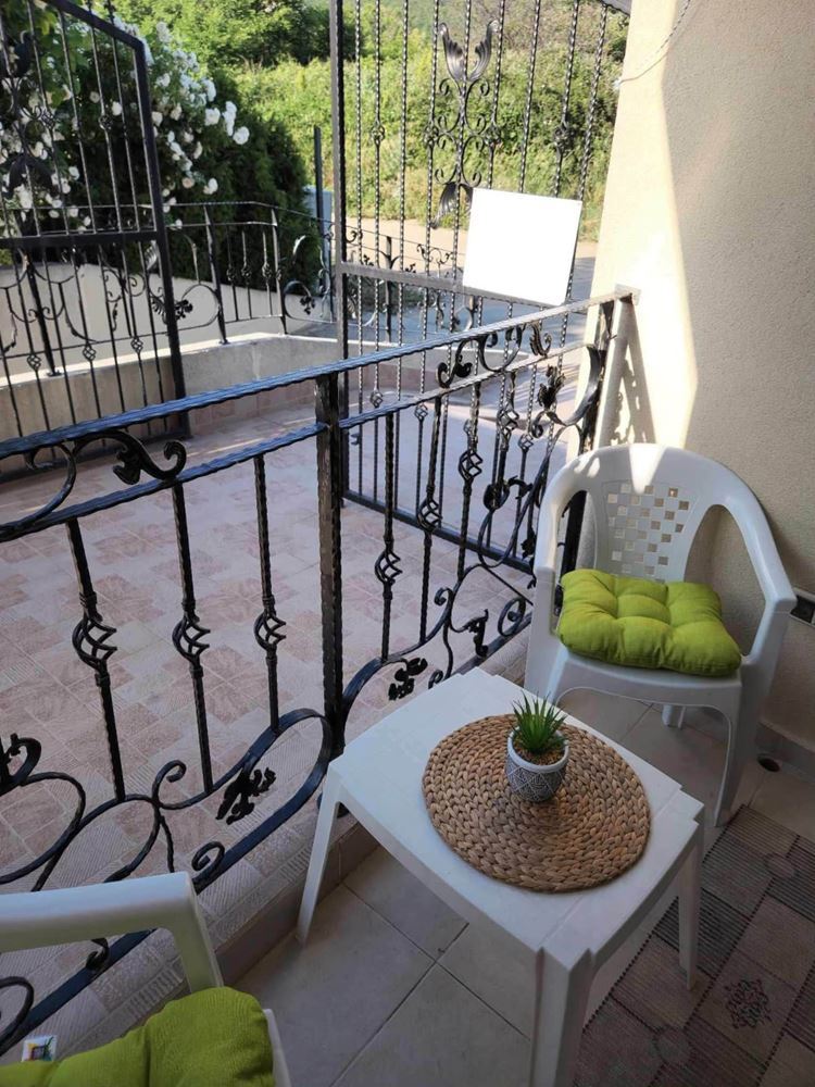 Комфорт и практичност до морето – напълно обзаведен двустаен апартамент в Свети Влас