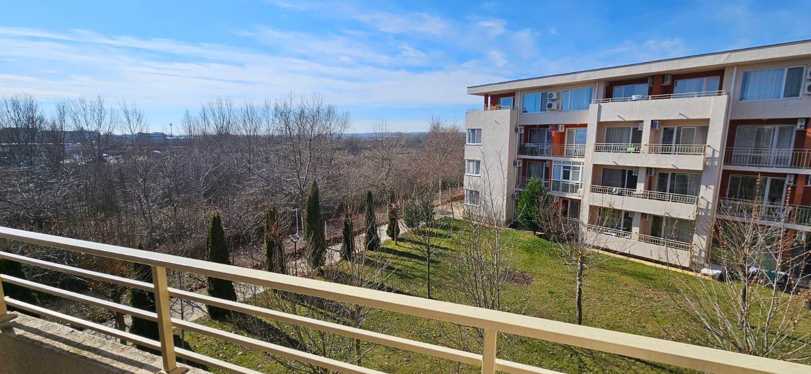 Стилно студио с тераса и отлични удобства в Слънчев бряг