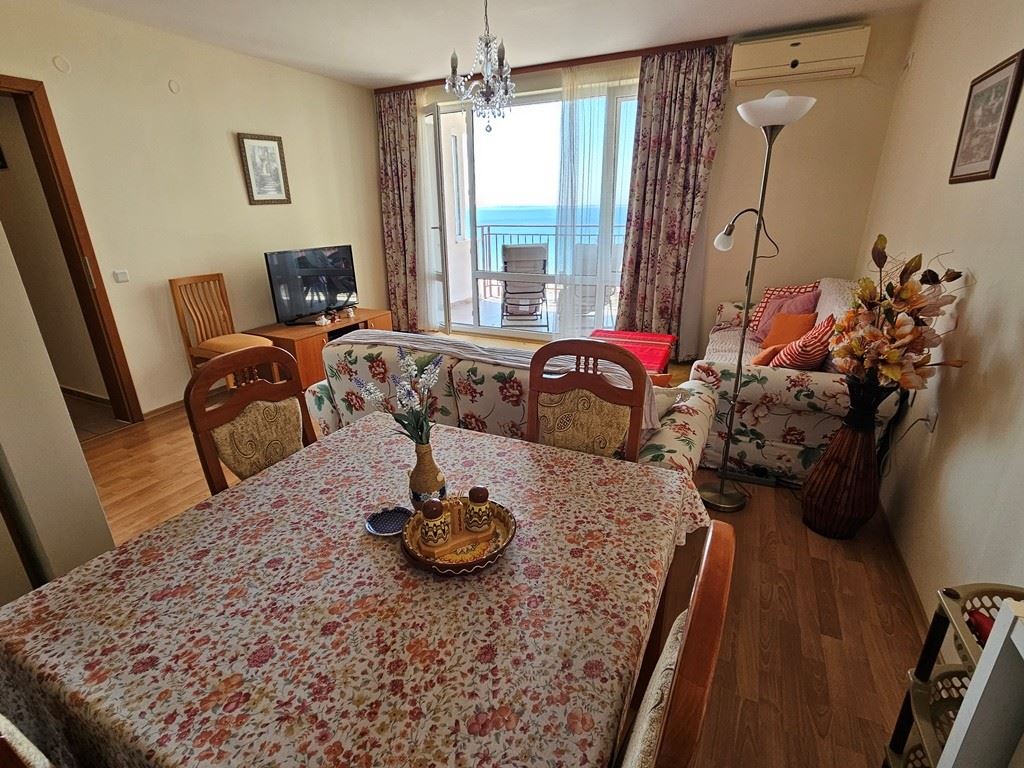 Свети Влас, първа линия море - панорамен апартамент с морска гледка от всяка стая 