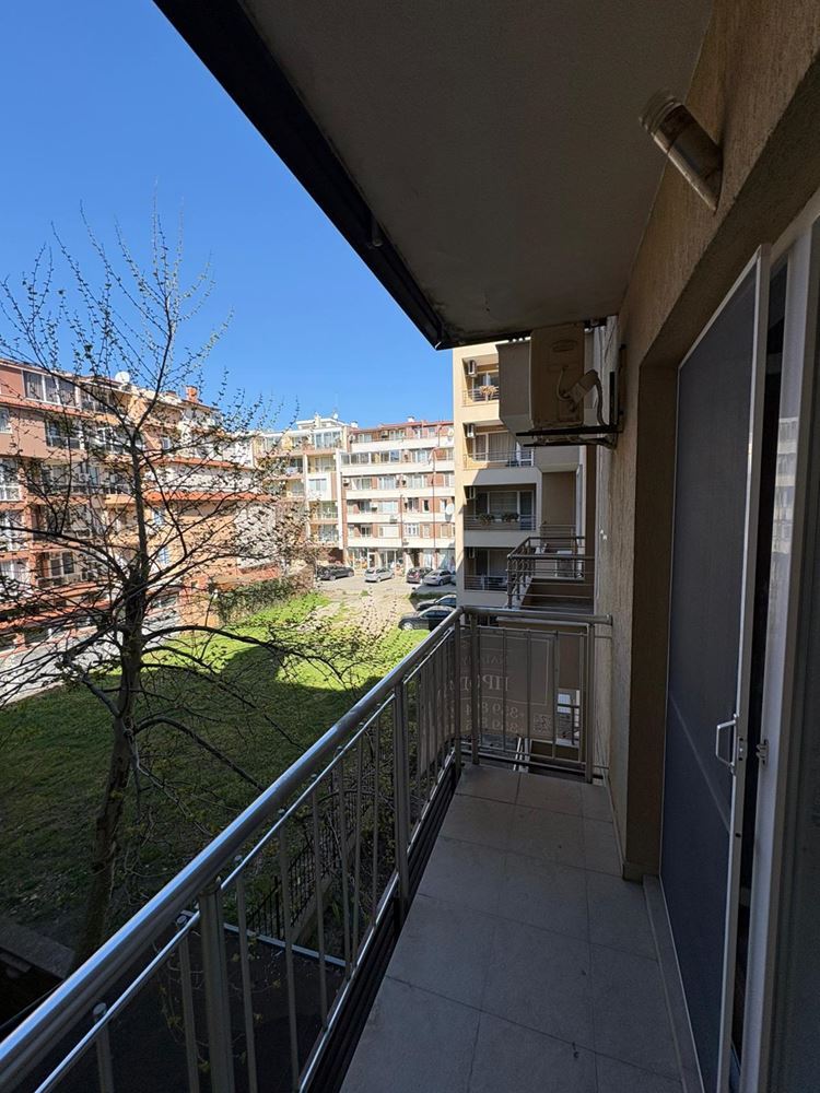 Просторно студио в сърцето на Стария град Поморие – само на крачка от морето