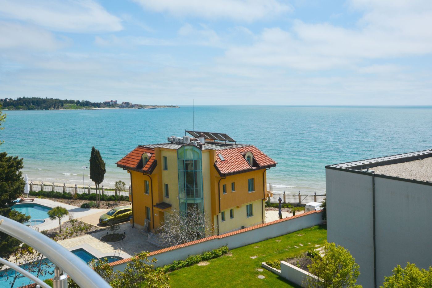 Луксозен тристаен апартамент с морска гледка на първа линия в Равда – 114 м², две тераси и пълен комфорт