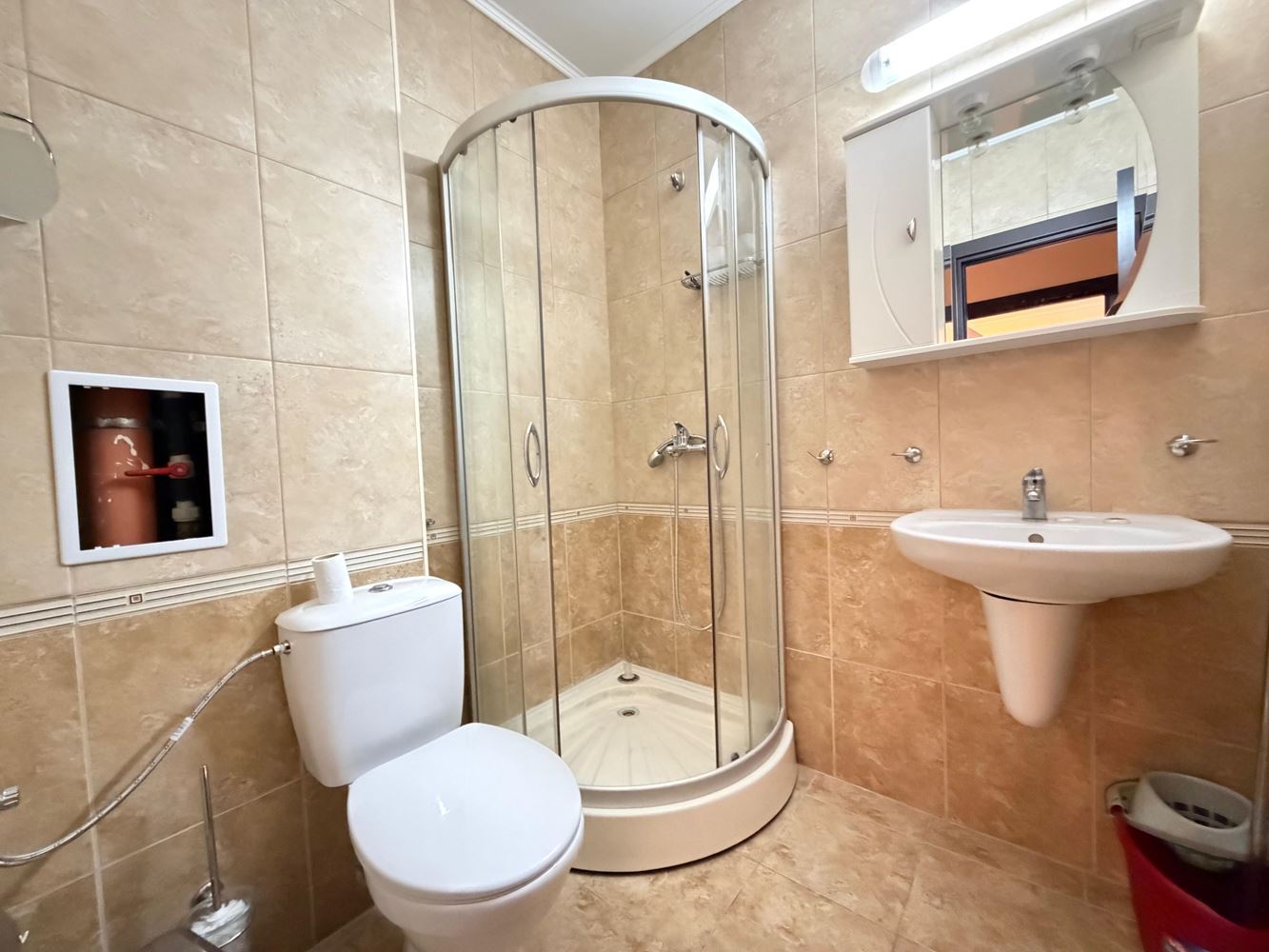 Апартамент с две спални и изглед към басейна в Несебър – простор, комфорт и отлична локация на 300 метра от морето