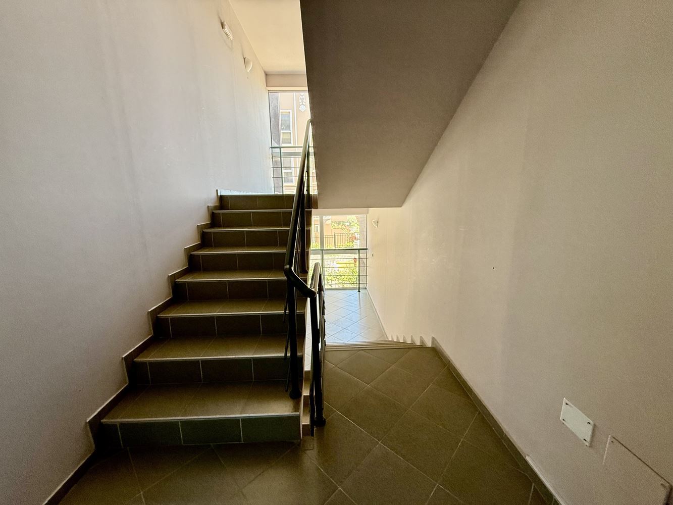 Просторен двустаен апартамент в тиха и привлекателна локация в Равда