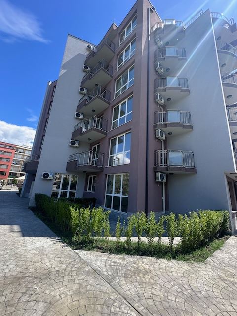 Ново строителство в Слънчев бряг – голям тристаен апартамент без месечни такси!