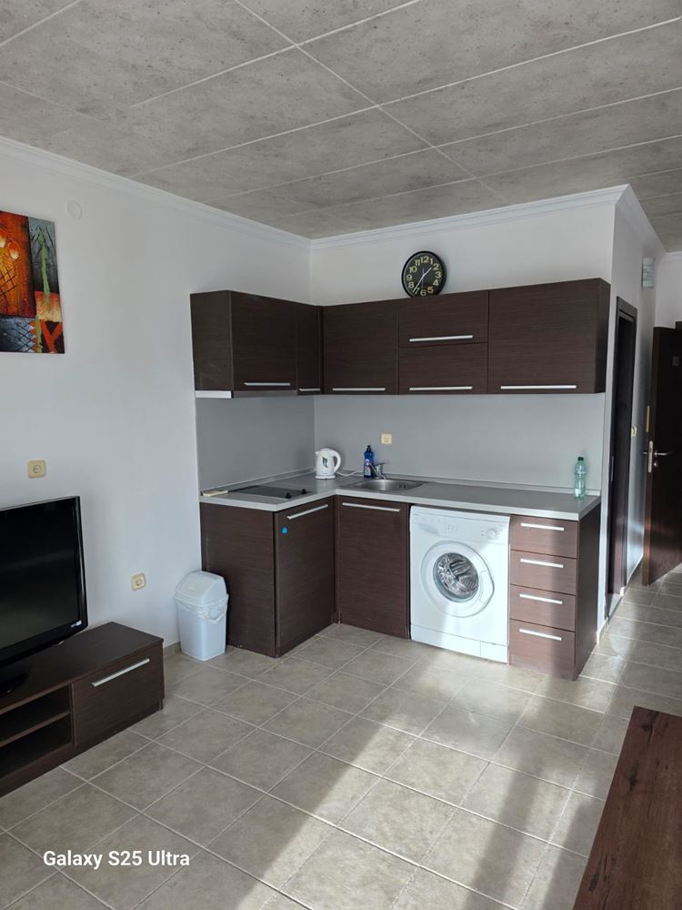 Двустаен апартамент с гледка море и Стария Несебър в Свети Влас