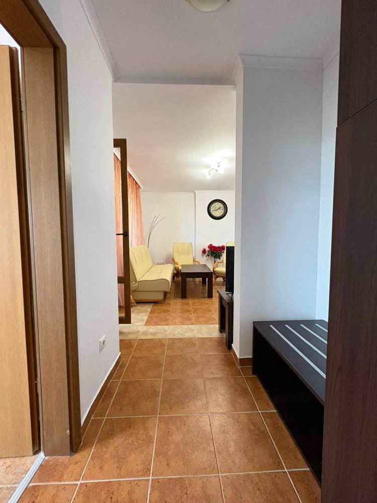 Поморие - просторен тристаен апартамент на първа линия с морска гледка, ниска такса поддръжка 