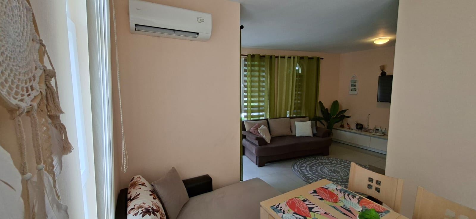 Комфорт и практичност до морето – напълно обзаведен двустаен апартамент в Свети Влас