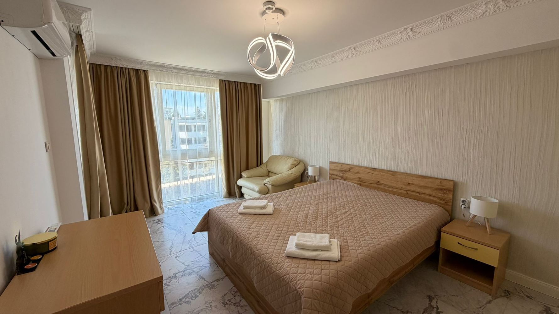 Просторен двустаен апартамент на 300 м от морето в Слънчев бряг – комфорт, сигурност и отлична инвестиция