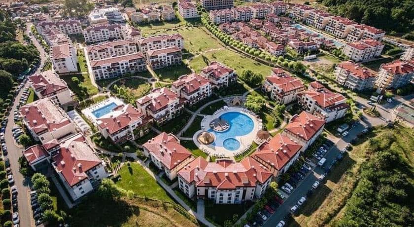 Двустаен апартамент с частична морска гледка в луксозен комплекс със собствена инфраструктура в Созопол