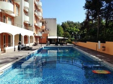 Просторен и модерен двустаен апартамент с всички удобства в Поморие