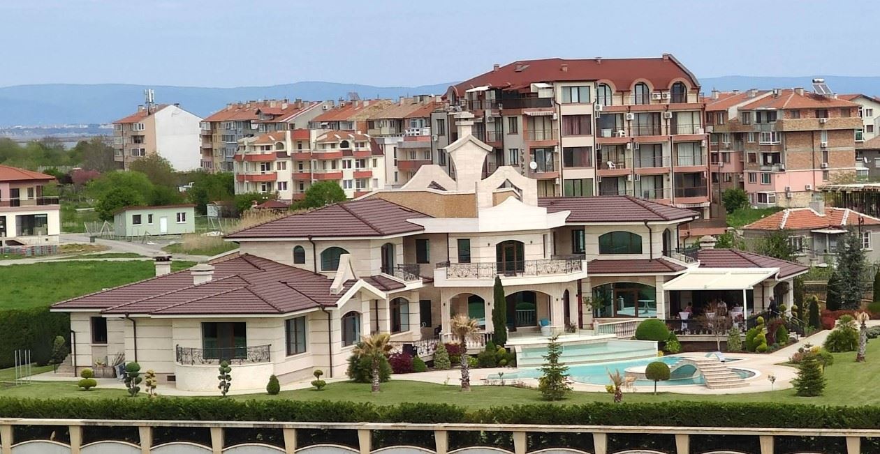 Двустаен апартамент в комплекс в Поморие – 300 м от плажа, отлична инвестиция