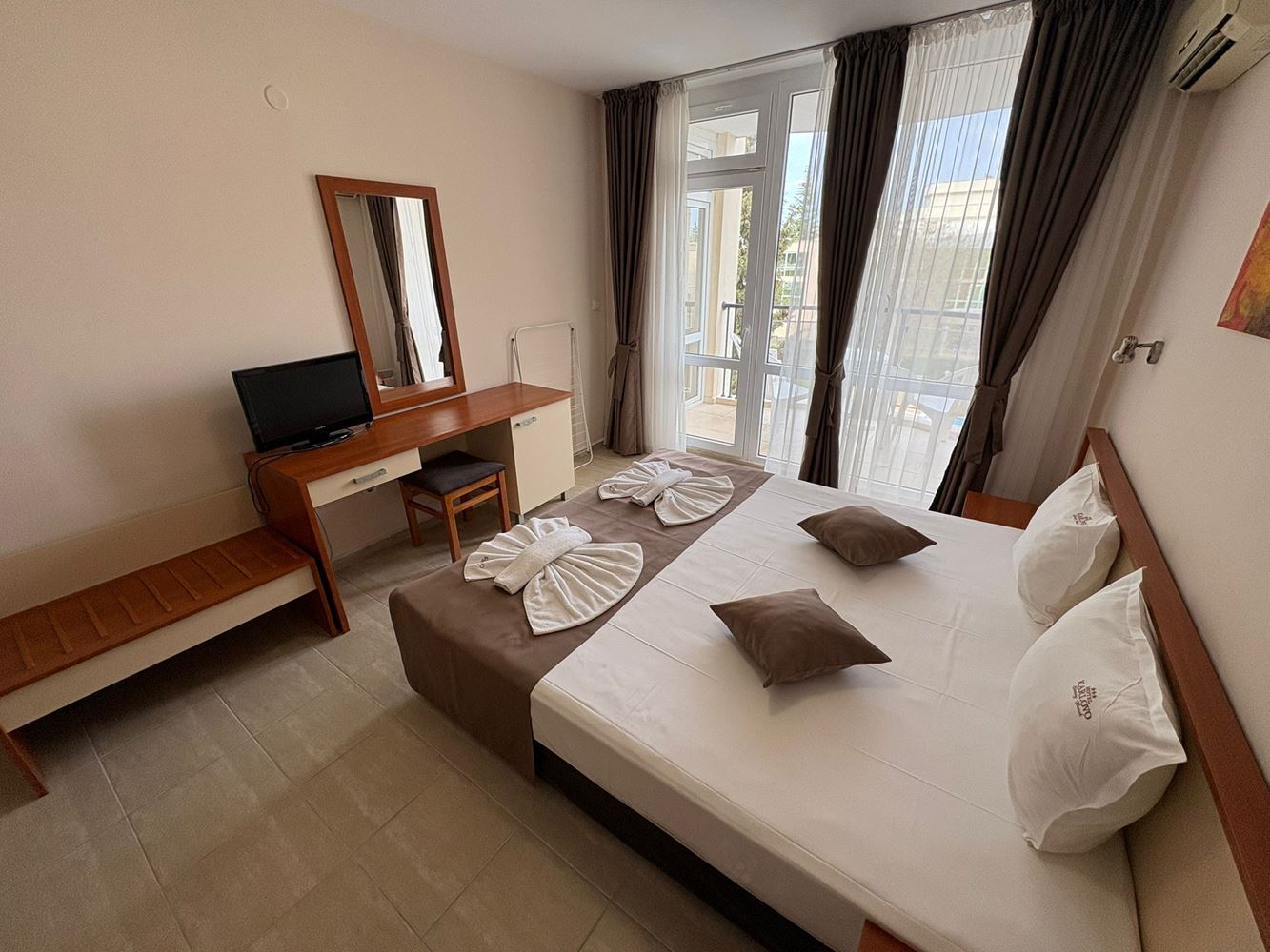 Просторен тристаен апартамент с отлични удобства и готов за нанасяне – перфектна инвестиция и комфортно жилище