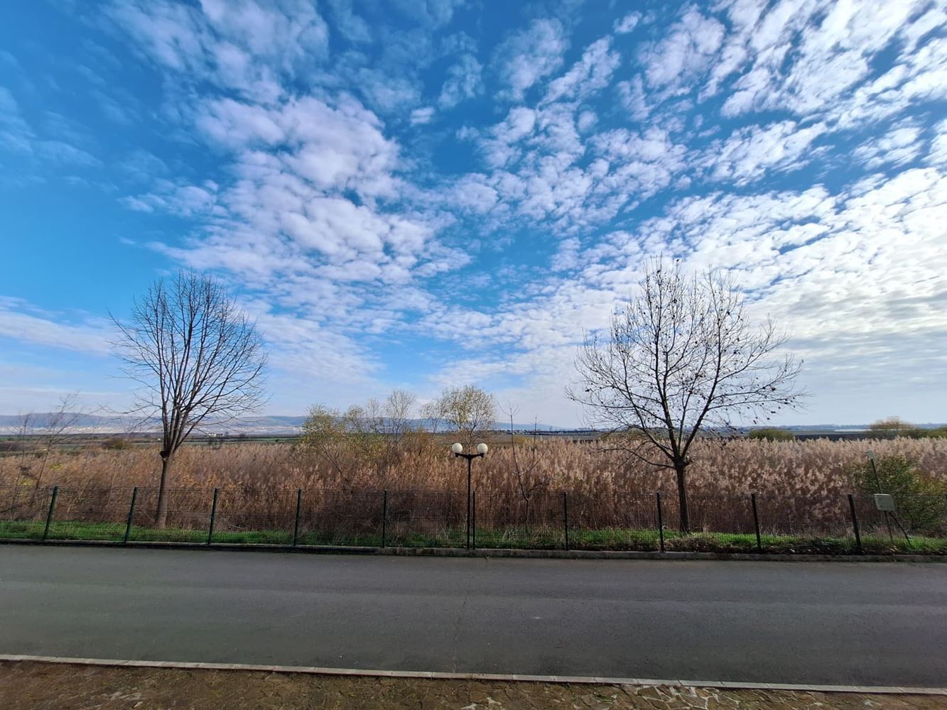 Просторен двустаен апартамент в луксозен комплекс с басейни и спортни удобства