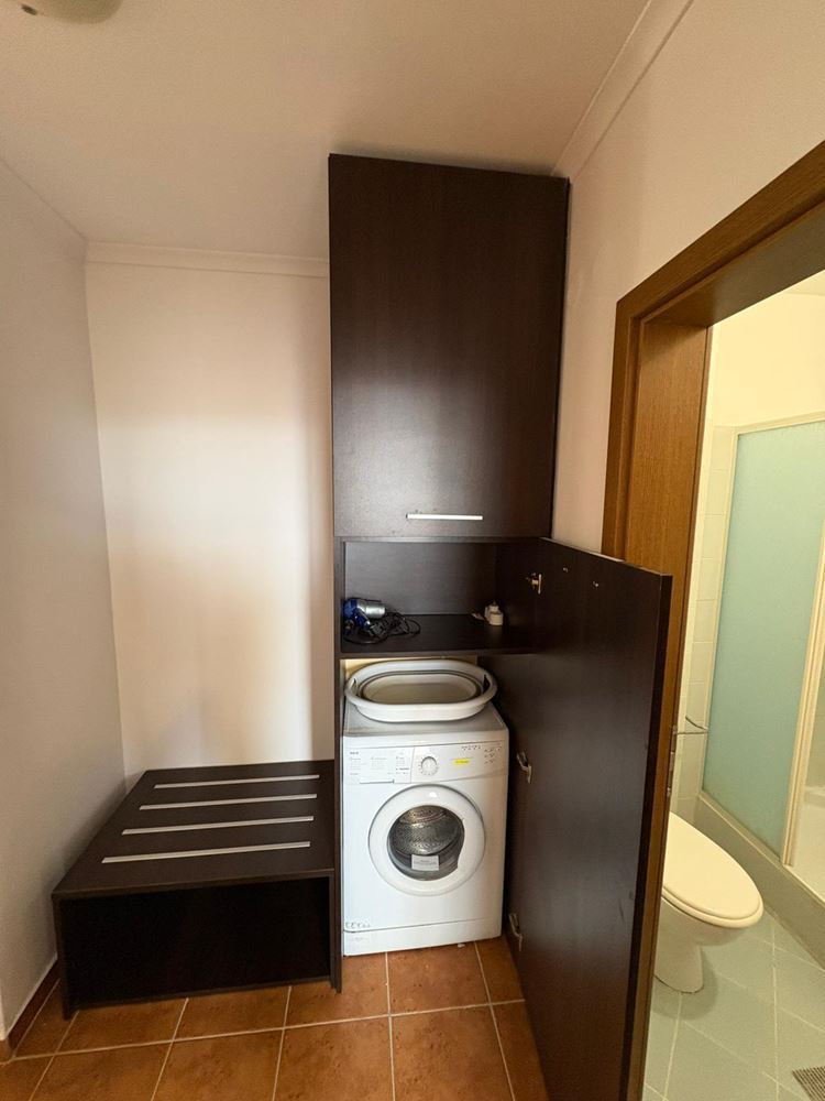 Поморие - просторен тристаен апартамент на първа линия с морска гледка, ниска такса поддръжка 