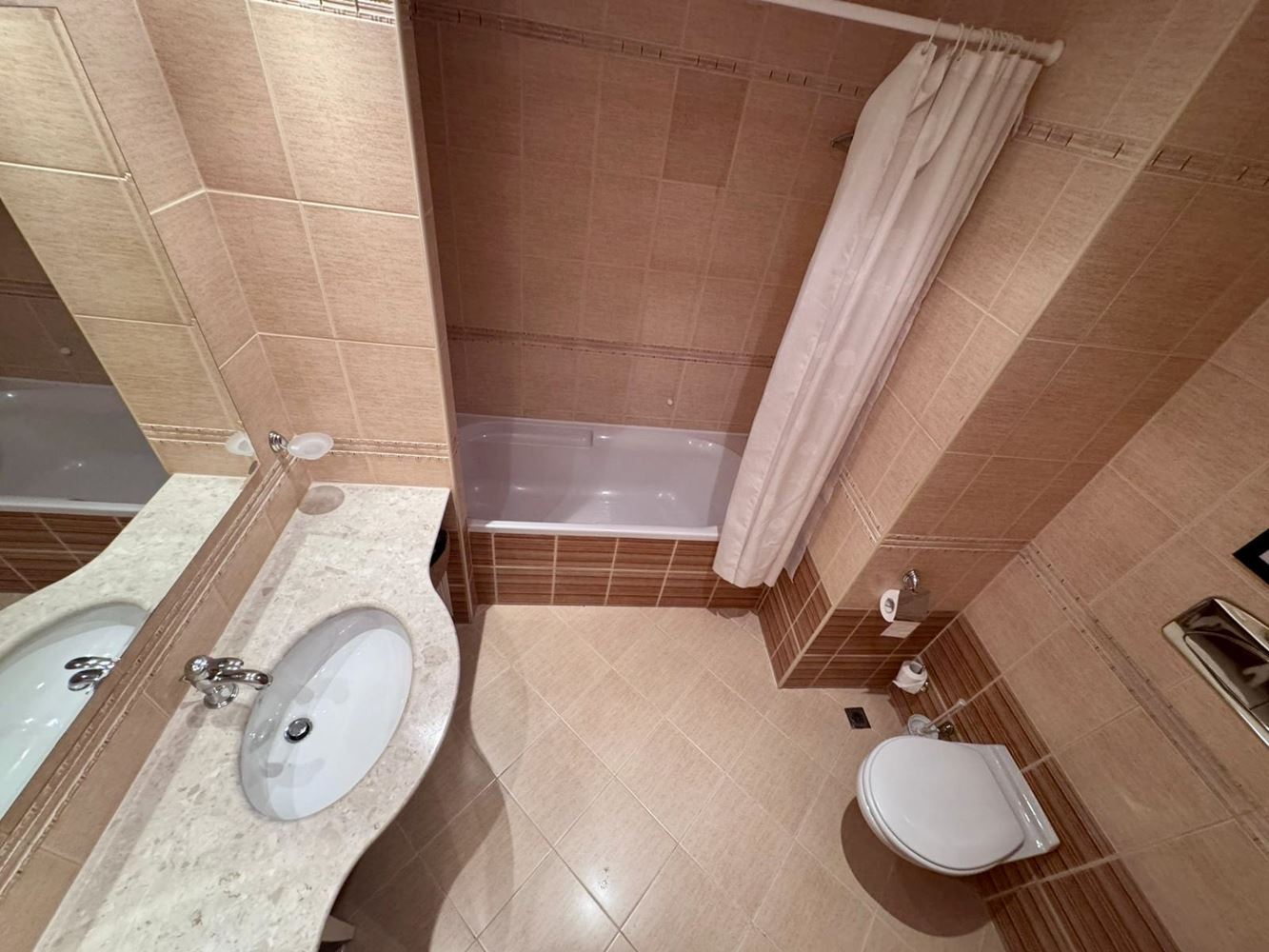 Луксозен двустаен апартамент в престижен комплекс на първа линия - комфорт, стил и безкрайни удобства