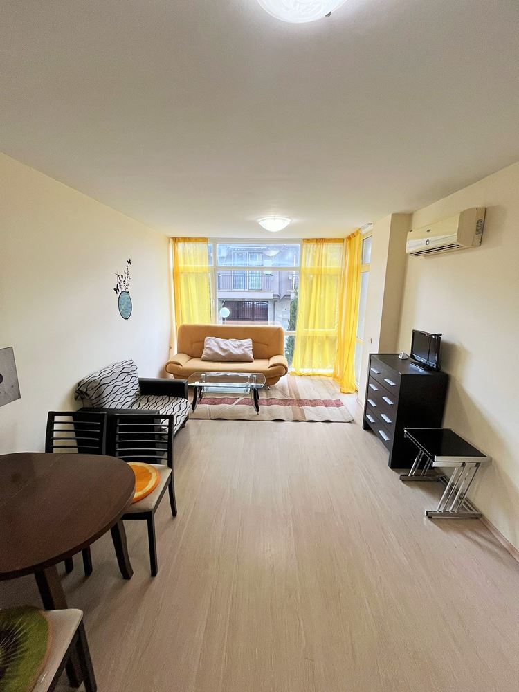 Слънчев и просторен двустаен апартамент в Слънчев бряг – напълно обзаведен с отлични удобства в комплекса