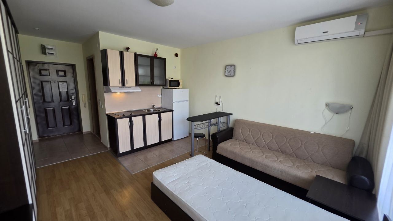 Практично и уютно студио на Слънчев бряг – уют и спокойствие с гледка към басейна