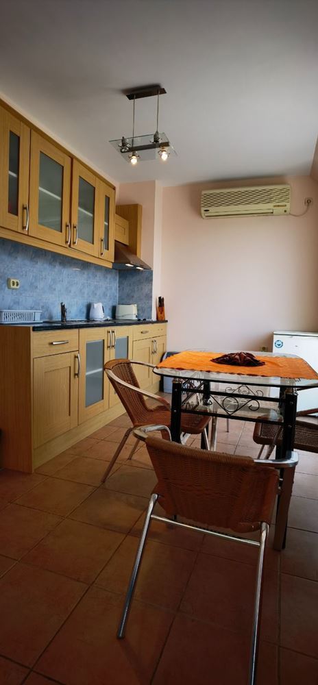 Просторен тристаен апартамент на последен етаж в Слънчев бряг — комфорт, стил и зелена хармония край морето