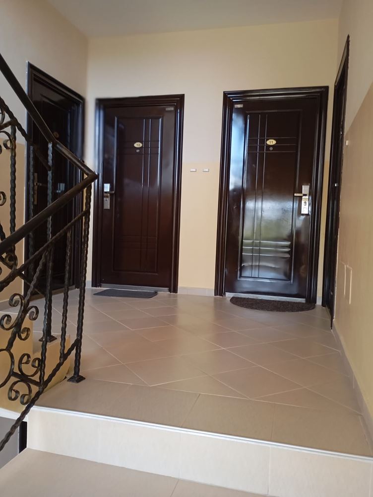 Напълно обзаведен двустаен апартамент на 200 м от плажа в Равда – тишина, зеленина и комфорт в малък комплекс