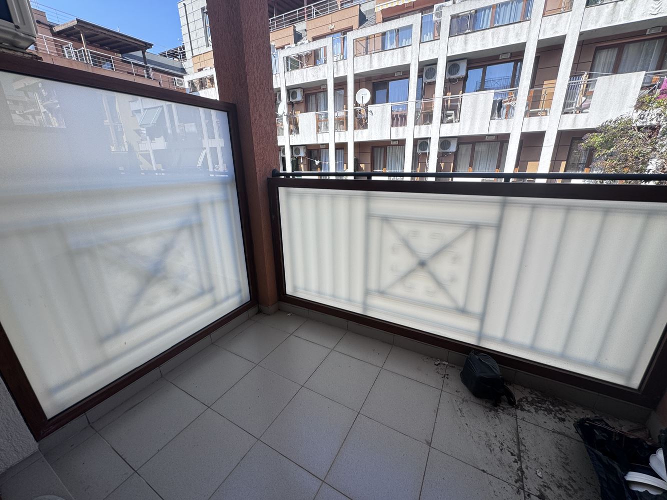 Двустаен апартамент с директен достъп до басейн в комплекс „Викторио“, Свети Влас – комфорт и ваканционно усещане