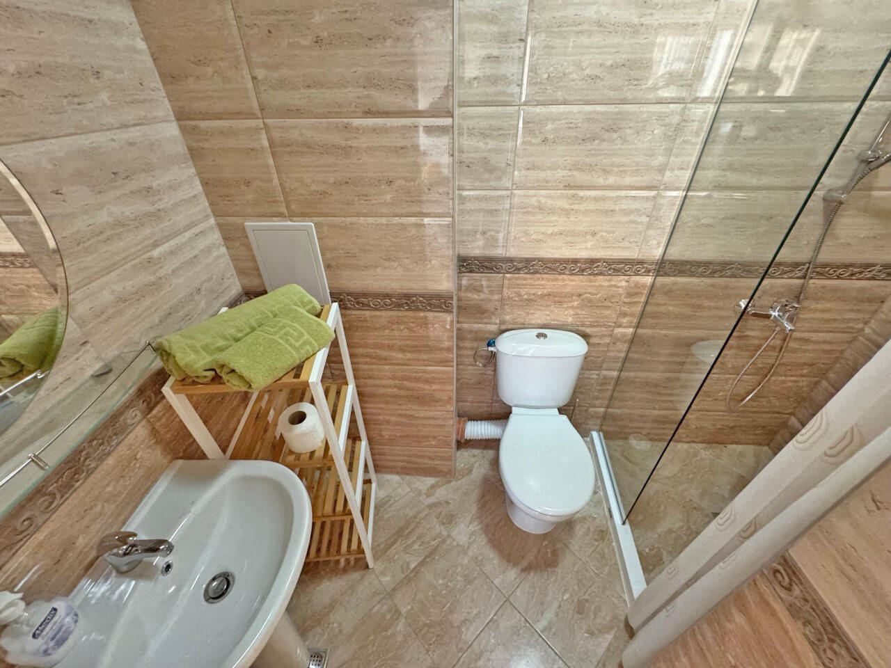 Светло студио в луксозен комплекс – прекрасен уют край басейна