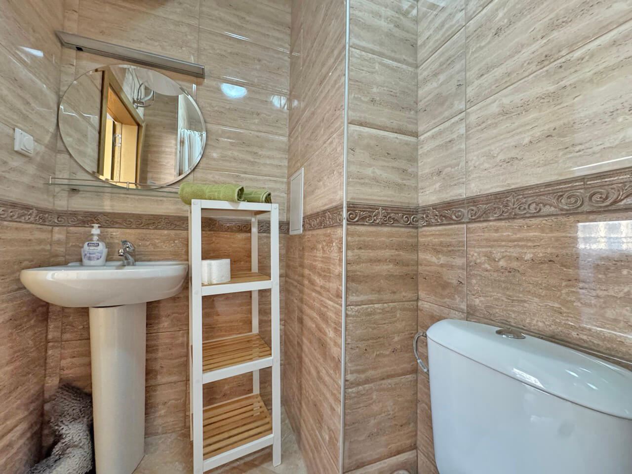 Светло студио в луксозен комплекс – прекрасен уют край басейна