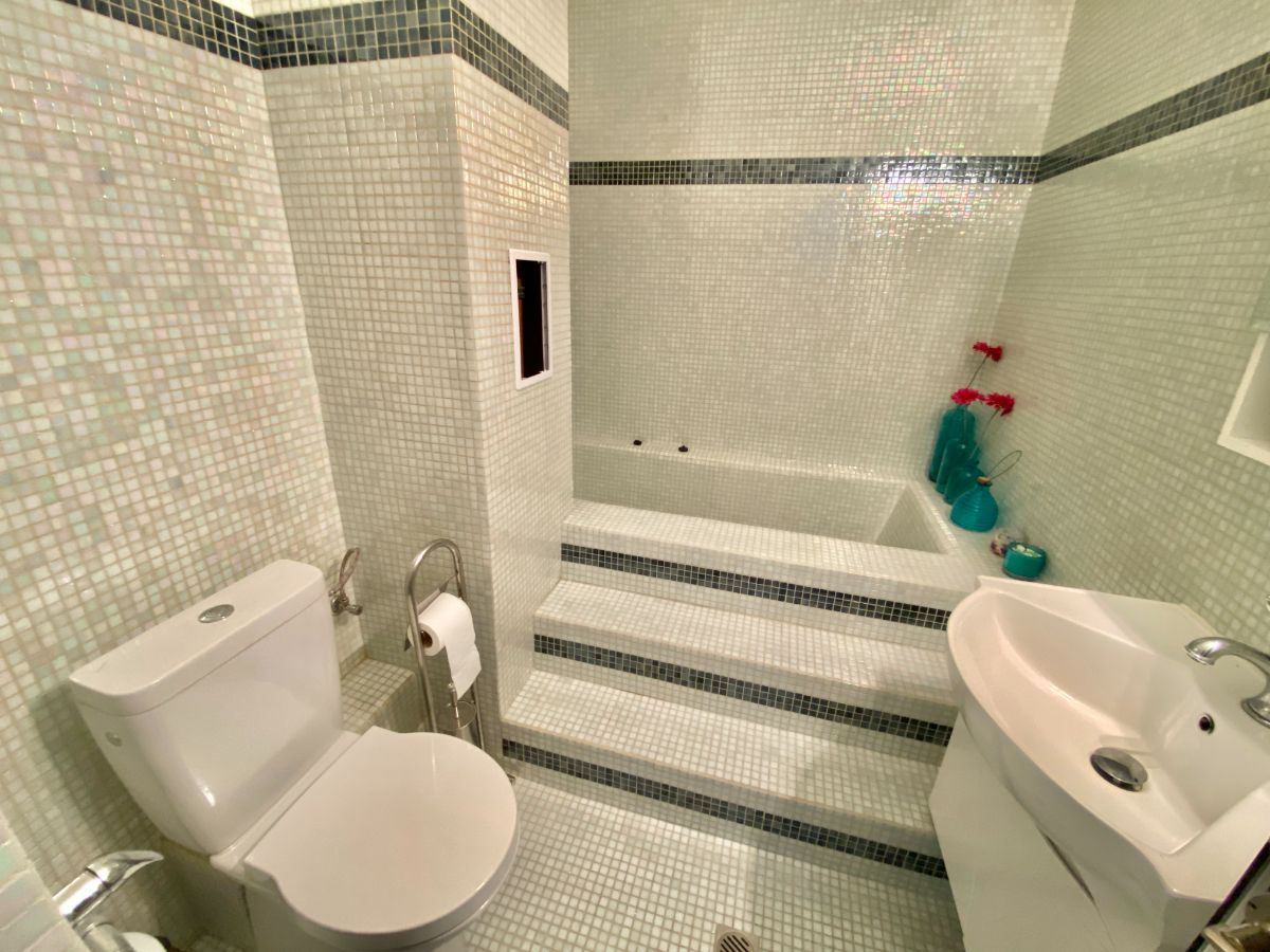 Уникален апартамент на две нива в комплекс от премиум клас в град Несебър