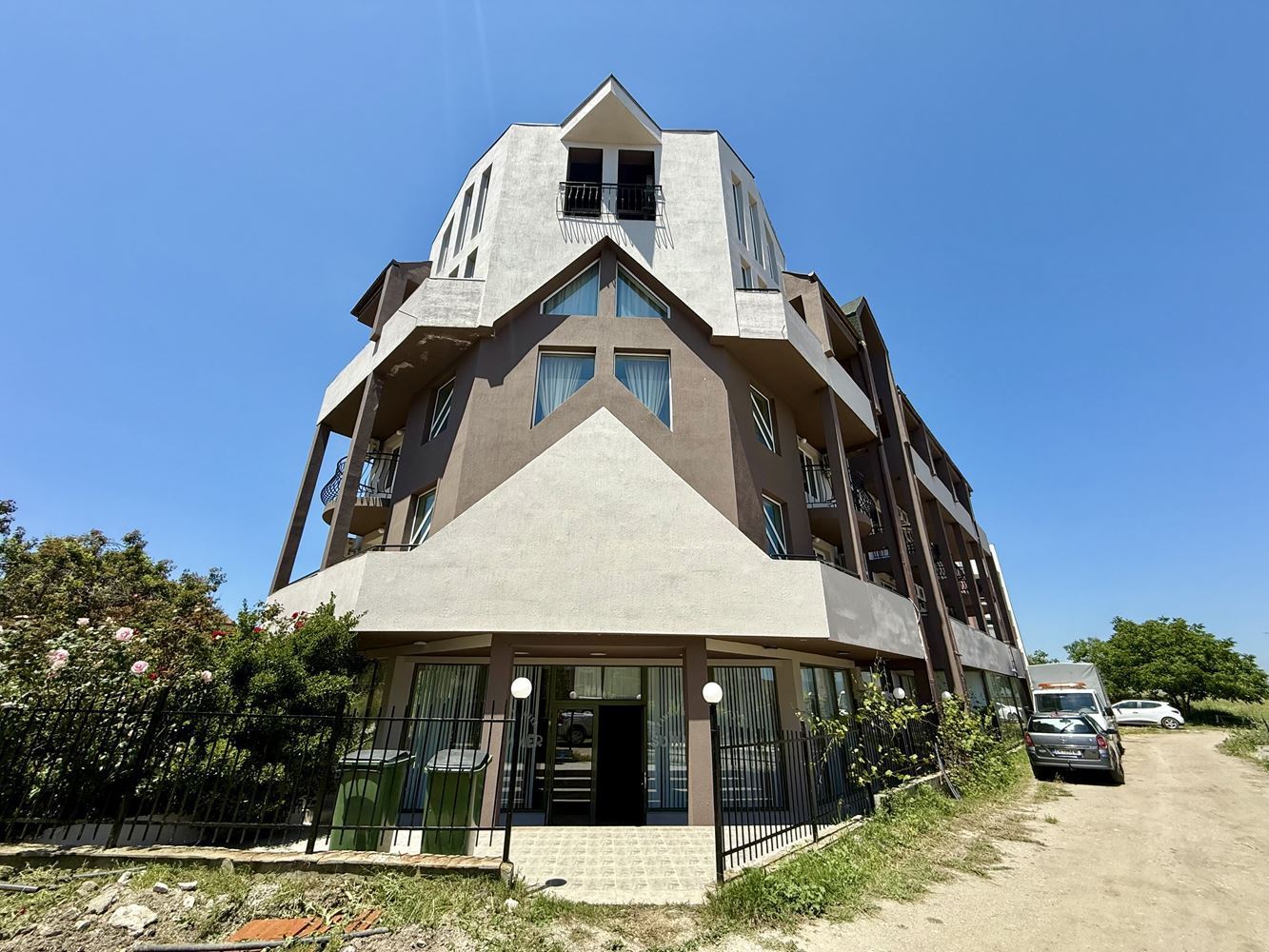 Практично студио без такса поддръжка в Равда – отличен избор за постоянно живеене или като инвестиция