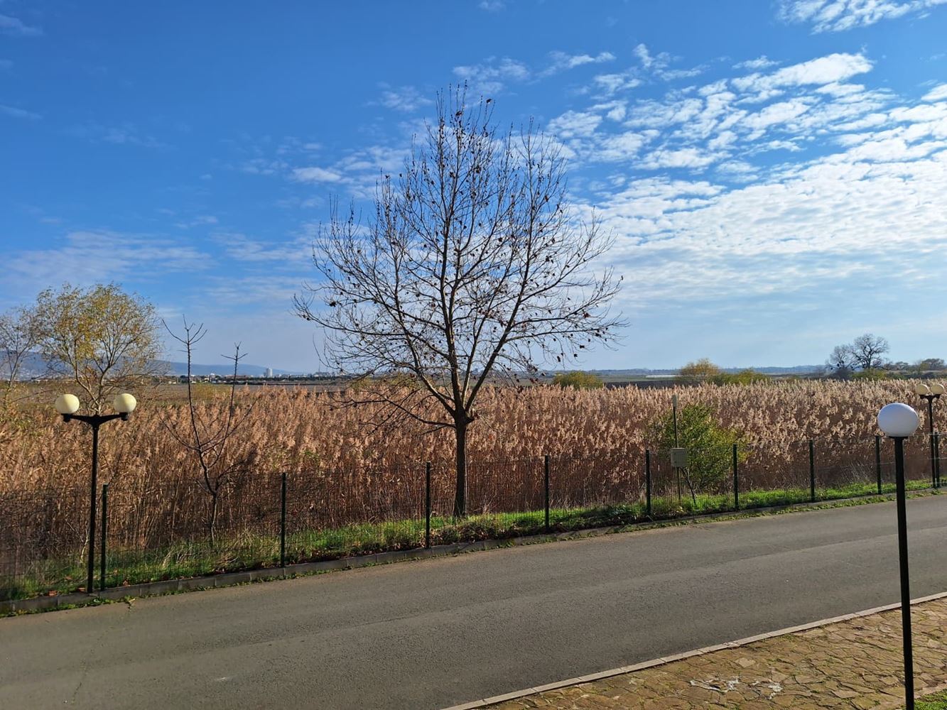 Просторен двустаен апартамент в луксозен комплекс с басейни и спортни удобства