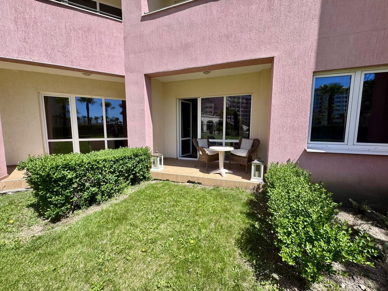 Луксозен двустаен апартамент в престижен комплекс на първа линия - комфорт, стил и безкрайни удобства