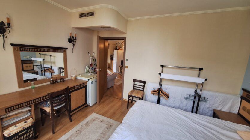 Двустаен апартамент на първа линия в Елените с морска панорама и отличен инвестиционен потенциал