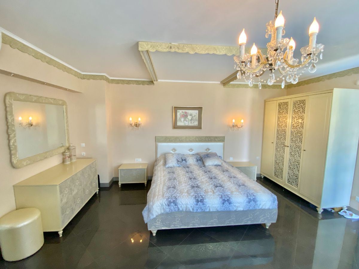 Уникален апартамент на две нива в комплекс от премиум клас в град Несебър