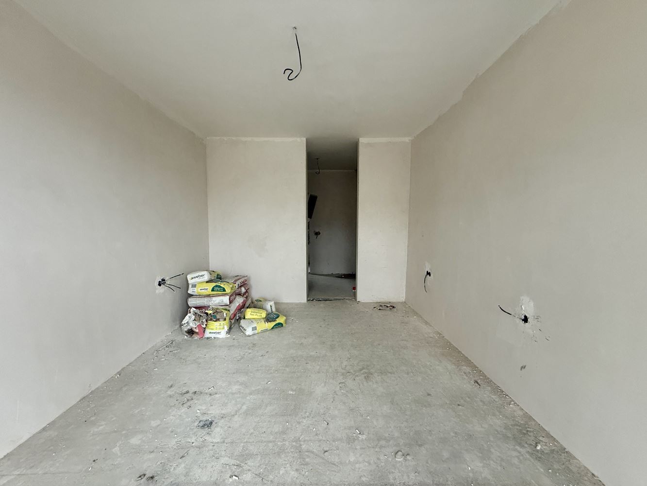 Просторно студио с морска панорама в Свети Влас – готово за завършване по ваш вкус