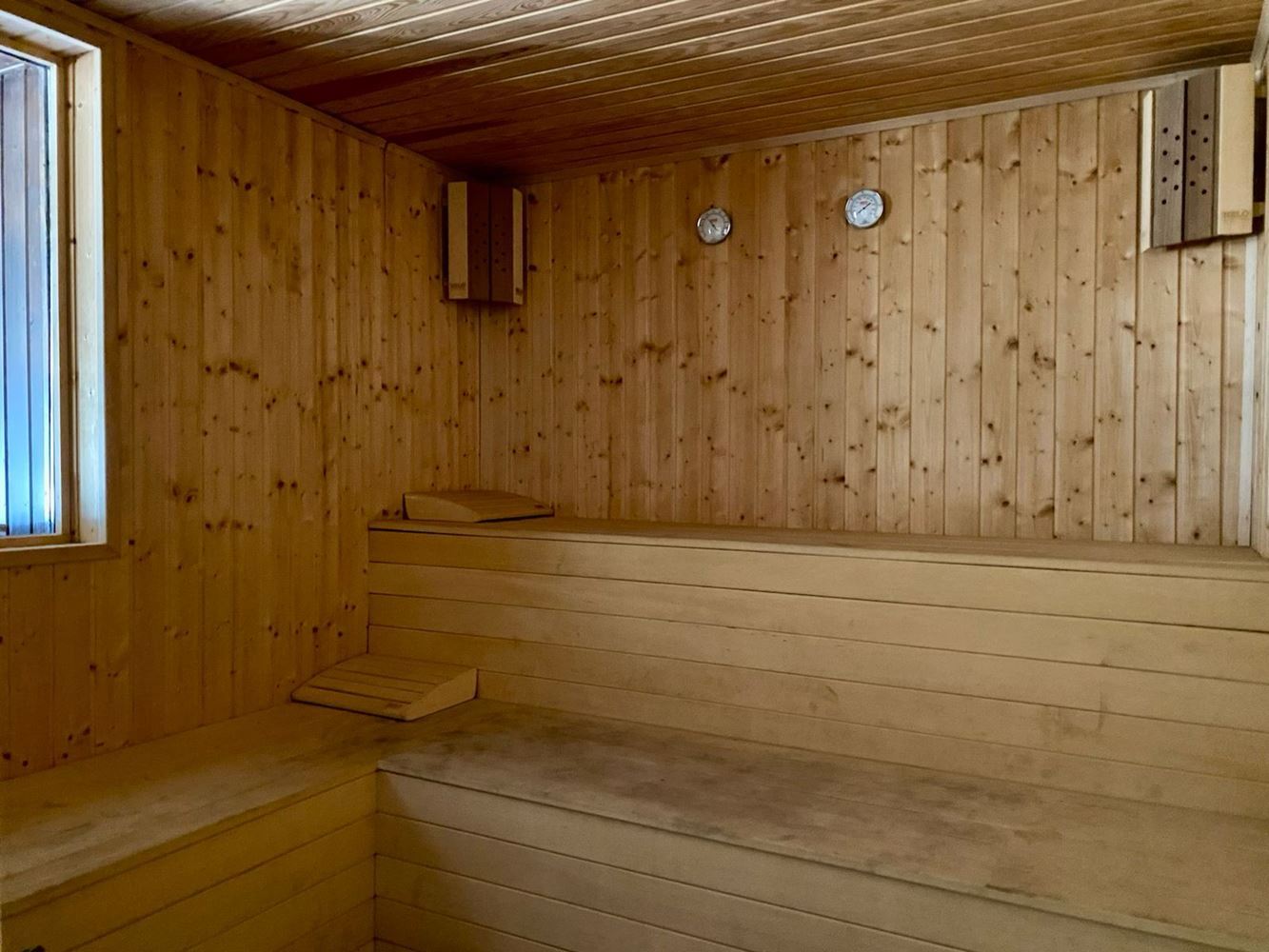 Просторно напълно обзаведено студио с гледка към басейн в слънчев бряг – комфорт, спокойствие и отлична инвестиция