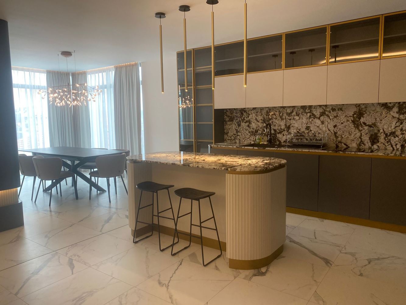Елегантен просторен тристаен апартамент на първа линия море в Несебър – панорамна гледка и премиум комфорт