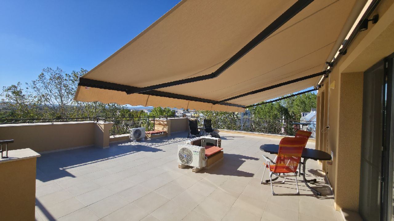 Пентхаус с впечатляваща тераса и панорамна гледка – стил и простор на последния етаж