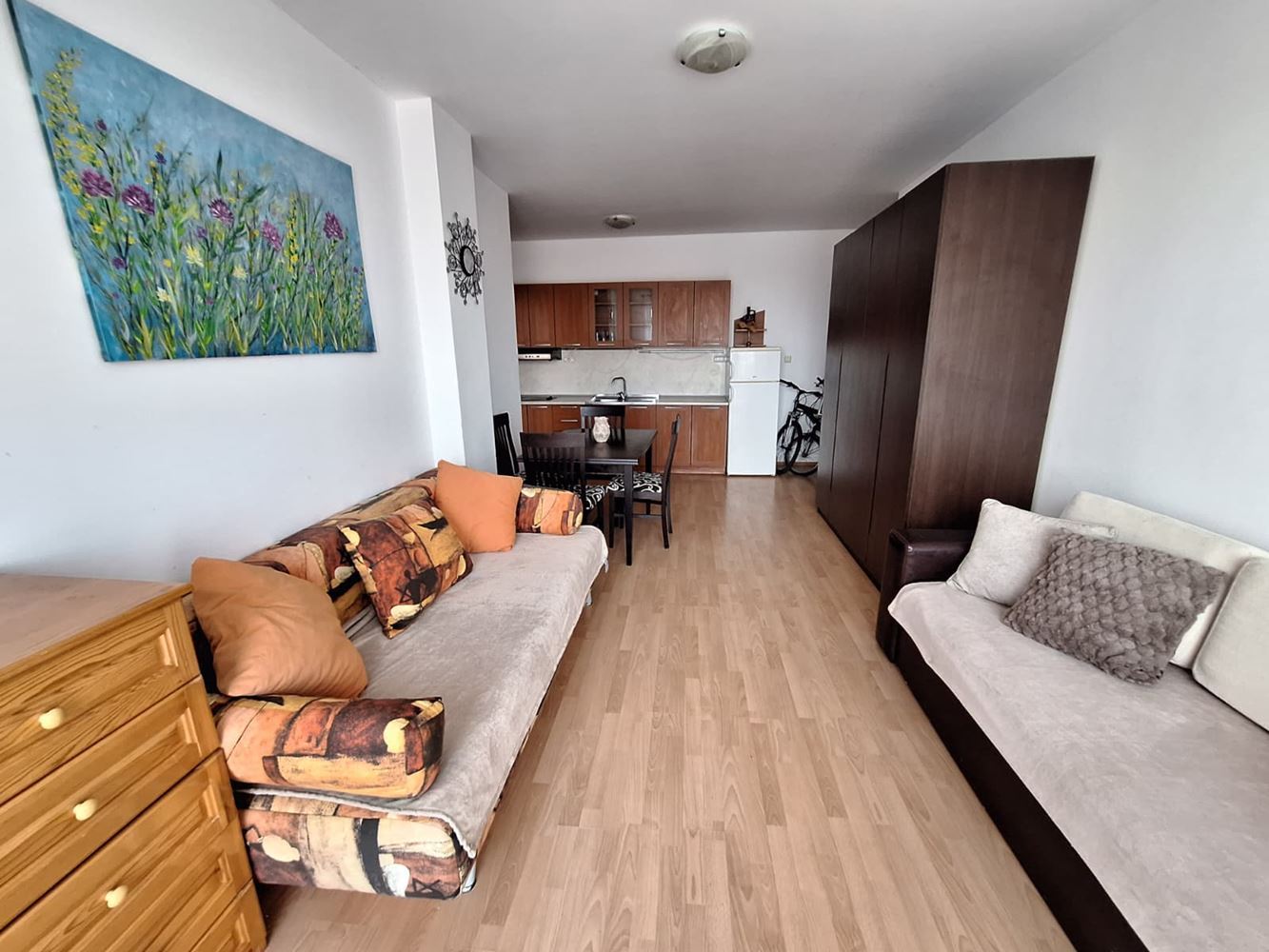 Просторен двустаен апартамент в луксозен комплекс с басейни и спортни удобства