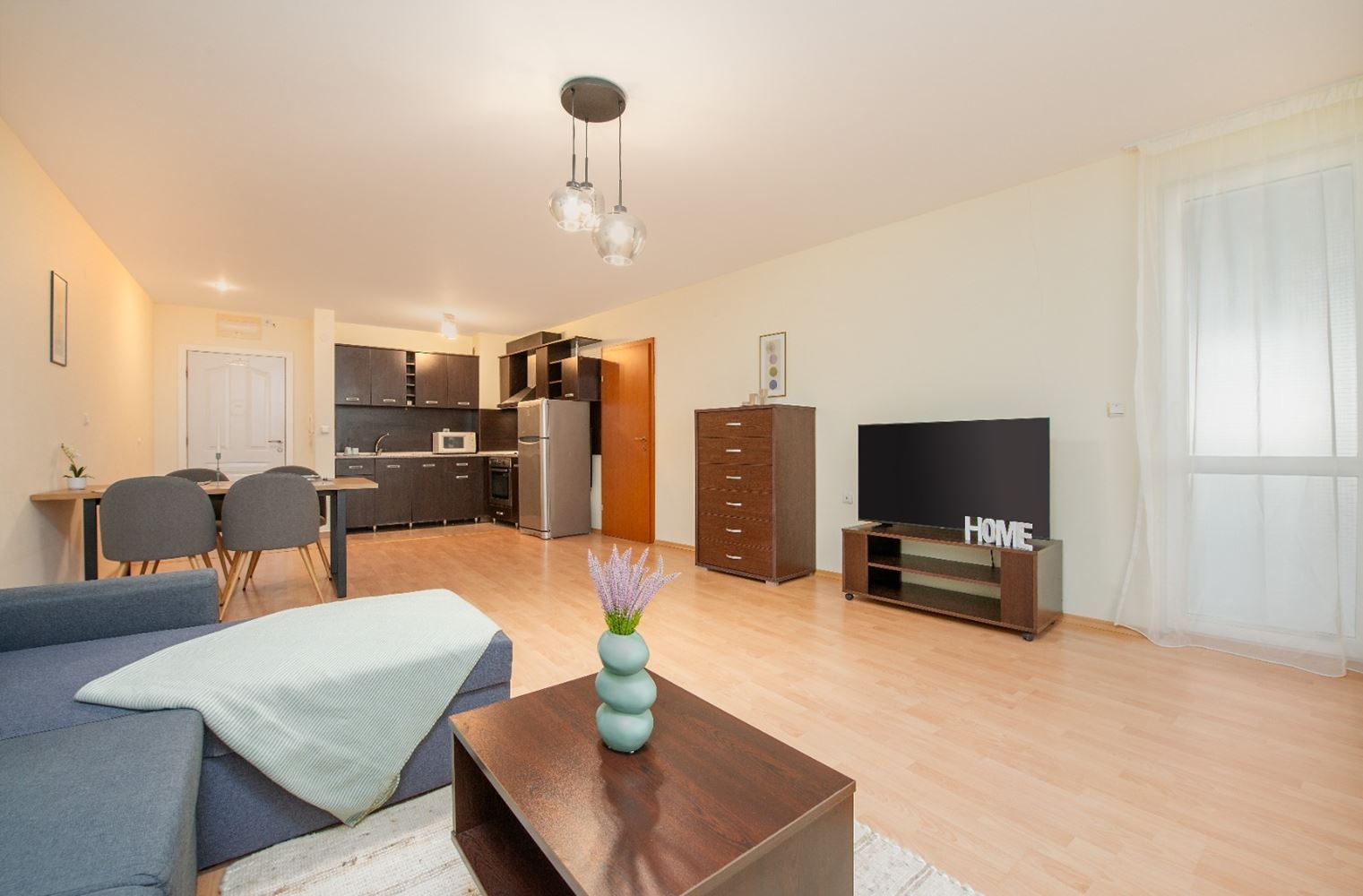 Стилен тристаен апартамент на първа линия с директна гледка море в Свети Влас – простор, лукс и пълни удобства