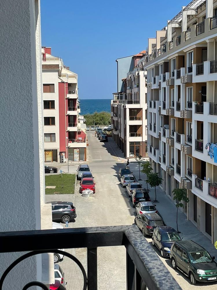 Просторен петстаен апартамент с морска панорама в Поморие – комфорт, стил и функционалност за голямо семейство