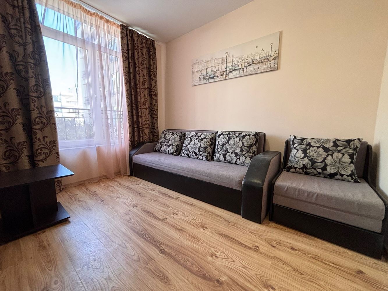 Просторен двустаен апартамент с гледка към басейна в Слънчев бряг; с възможност втора спалня  