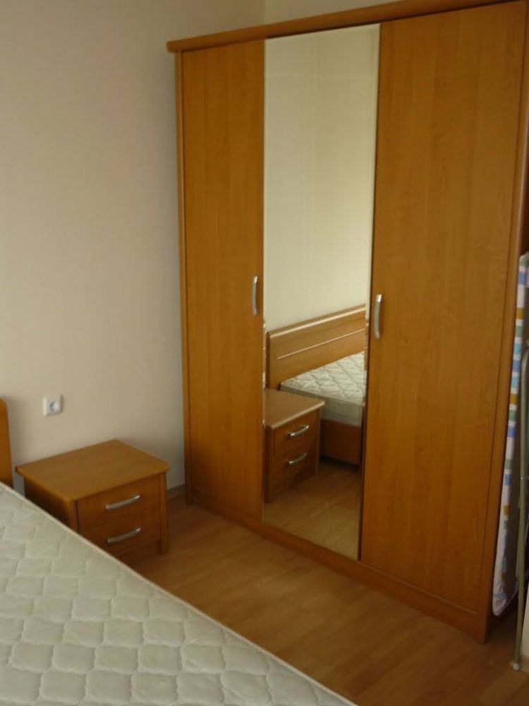 Обзаведен двустаен апартамент на първа линия с морска гледка в Елените