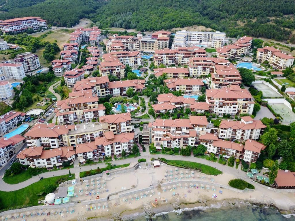 Жилище на първа линия до морето – уютен двустаен апартамент в Свети Влас